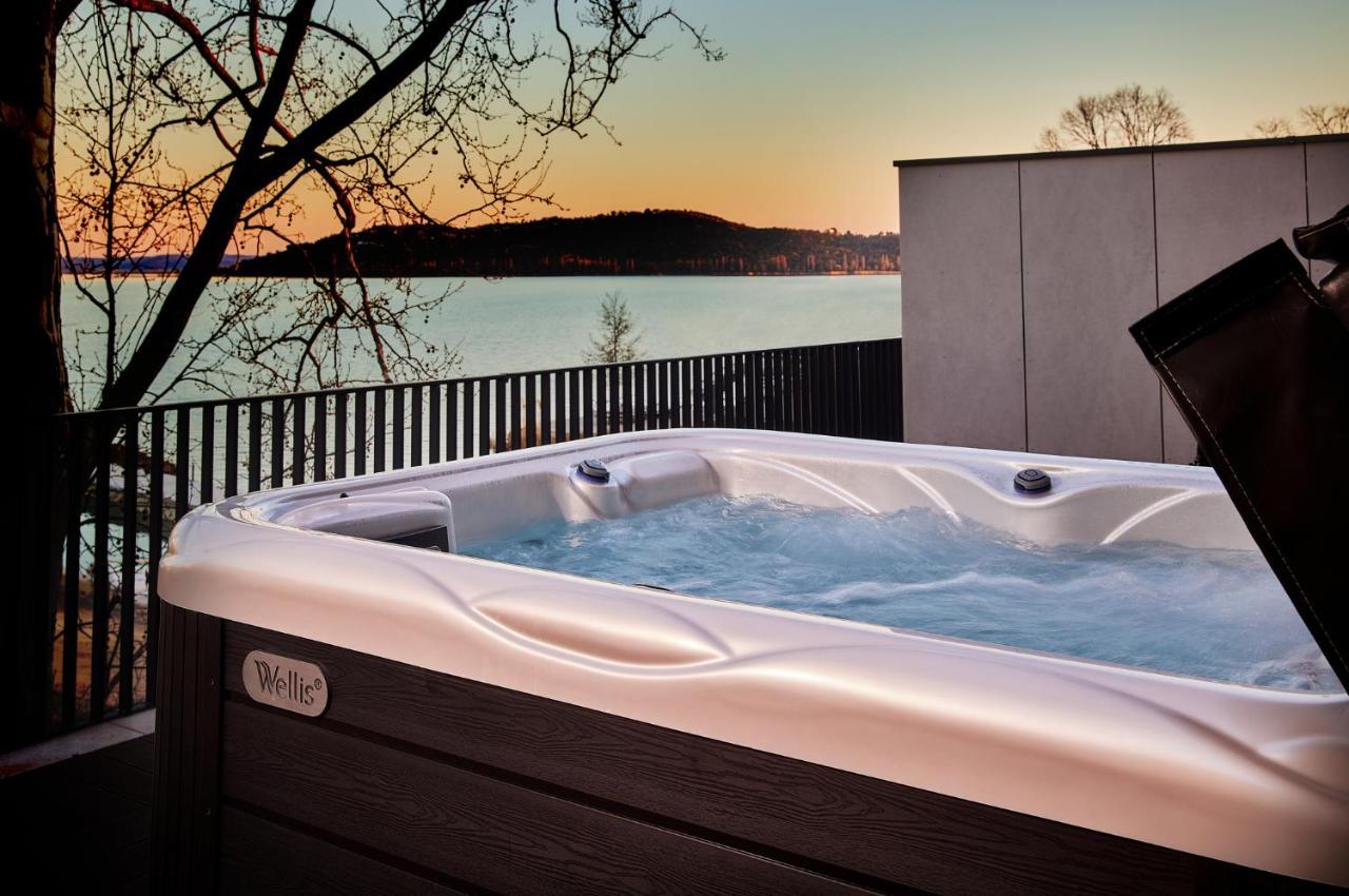 Lua Resort - Adults Only Balatonfured Exterior photo A hot tub