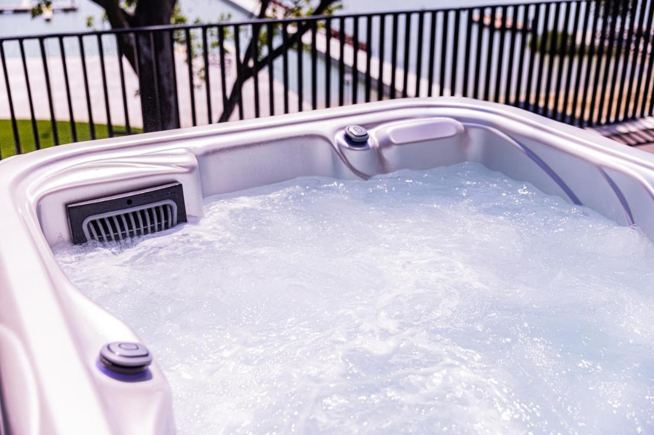 Lua Resort - Adults Only Balatonfured Exterior photo A hot tub